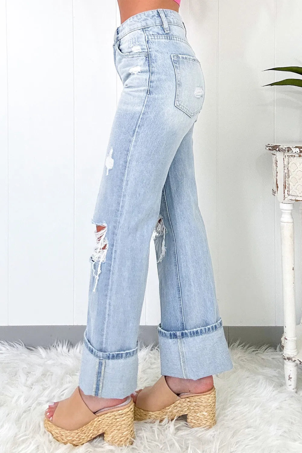 Distressed High Waist Jeans with PocketsFeatures: Distressed
Stretch: Slightly stretchy
Material composition: 93% cotton, 5% polyester, 2% elastane
Care instructions: Machine wash cold. Tumble dry low.
ImpDistressed High Waist JeansPantsDistressed High Waist Jeans