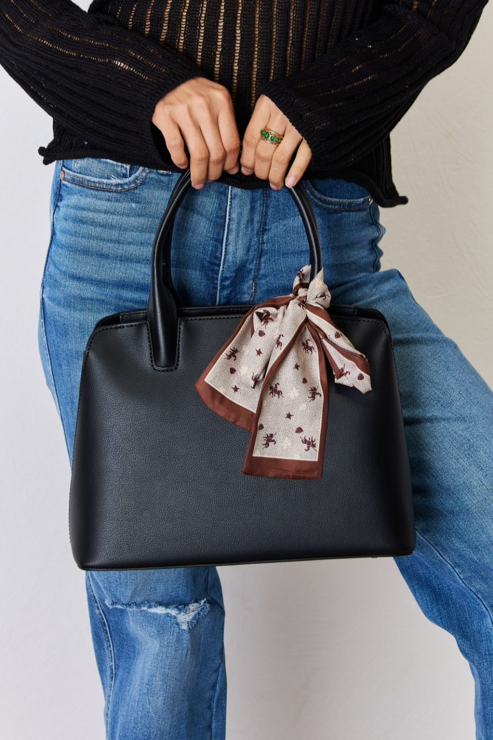 David Jones PU Leather HandbagThis PU leather handbag is a versatile and timeless accessory that adds a touch of sophistication to any outfit. Made with high-quality PU leather, it offers durabilDavid Jones PU Leather HandbagDavid Jones PU Leather Handbag