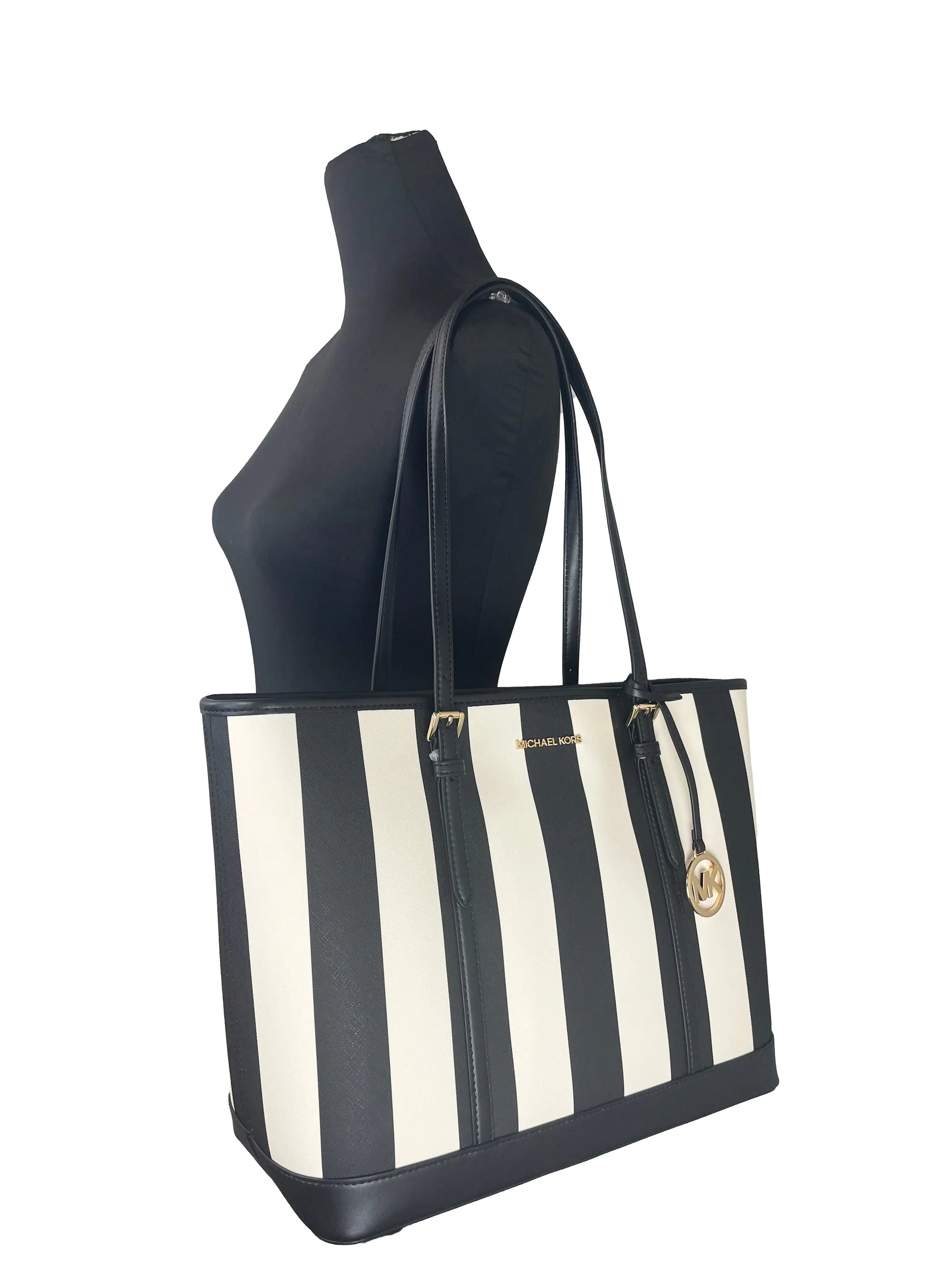 Michael Kors Jet Set Travel Shoulder Tote – Signature PVC HandbagUpgrade your look with the Michael Kors Jet Set Travel Shoulder Tote. Crafted from signature PVC, it features adjustable shoulder straps, inner zip and slip pockets,Michael Kors Jet Set Travel Shoulder Tote – Signature PVC HandbagMichael Kors Jet Set Travel Shoulder Tote – Signature PVC Handbag